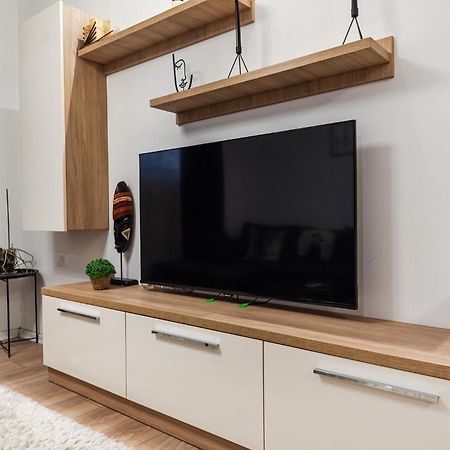 Noir Apartment By Kondo Stays Тирана Экстерьер фото