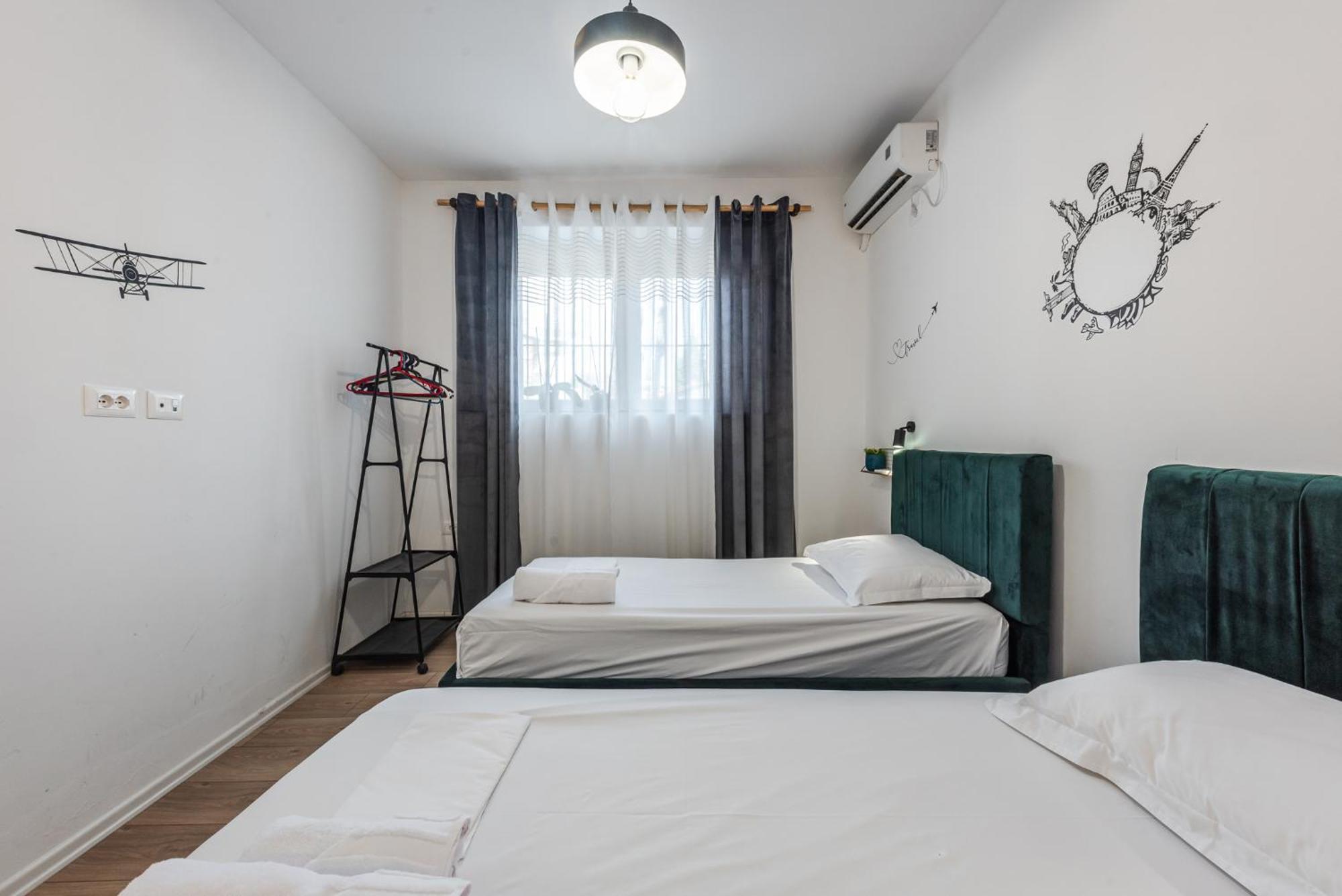 Noir Apartment By Kondo Stays Тирана Экстерьер фото