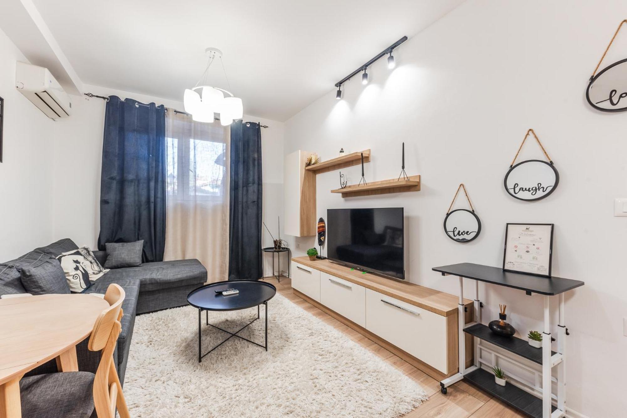Noir Apartment By Kondo Stays Тирана Экстерьер фото